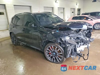 Czwarte zdjęcie samochodu z boku: 2024 BMW X5 XDRIVE50E VIN:5UX43EU01R9U78645 - miniatura