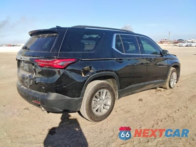 Trzecie zdjęcie samochodu z tyłu: 2022 CHEVROLET TRAVERSE LT VIN:1GNERHKW0NJ163199 - miniatura