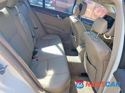 Zdjęcie 10 z 12 samochodu: 2011 MERCEDES-BENZ C 300 VIN:WDDGF5EBXBA448480 - miniatura
