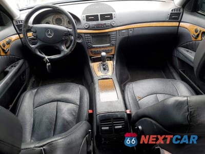 Zdjęcie 8 z 12 samochodu: 2007 MERCEDES-BENZ E 550 4MATIC VIN:WDBUF90X47B172272 - miniatura