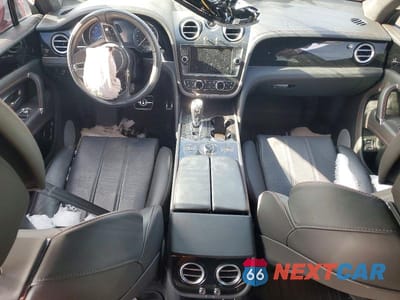 Zdjęcie 8 z 12 samochodu: 2018 BENTLEY BENTAYGA VIN:SJAAC2ZVXJC020098 - miniatura