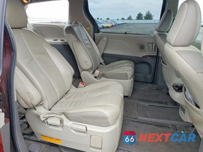 Zdjęcie 11 z 14 samochodu: 2011 TOYOTA SIENNA XLE VIN:5TDDK3DC8BS023818 - miniatura