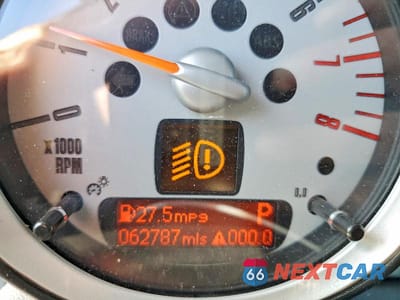 Zdjęcie 9 z 11 samochodu: 2010 MINI COOPER VIN:WMWMF3C55ATZ65054 - miniatura