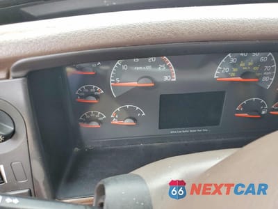 Zdjęcie 8 z 10 samochodu: 2017 VOLVO VNL SEMI TRUCK VIN:4V4NC9EH5HN980411 - miniatura