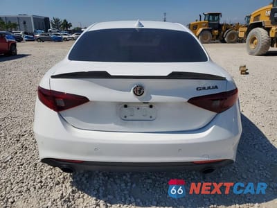 Zdjęcie 6 z 12 samochodu: 2020 ALFA ROMEO GIULIA VIN:ZARFAMAN6L7630857 - miniatura