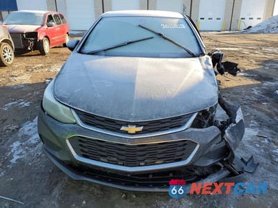 Piąte zdjęcie samochodu w środku: 2017 CHEVROLET CRUZE LT VIN:1G1BE5SM0H7202257 - miniatura