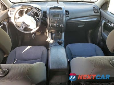 Zdjęcie 8 z 14 samochodu: 2013 KIA SORENTO LX VIN:5XYKT3A17DG359029 - miniatura