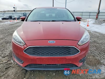 Piąte zdjęcie samochodu w środku: 2018 FORD FOCUS SE VIN:1FADP3F2XJL310430 - miniatura