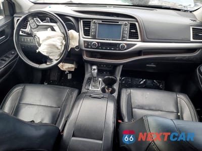 Zdjęcie 8 z 13 samochodu: 2017 TOYOTA HIGHLANDER XLE VIN:5TDJZRFH0HS360535 - miniatura