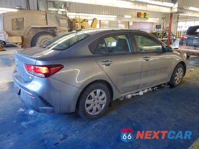 Trzecie zdjęcie samochodu z tyłu: 2022 KIA RIO S VIN:3KPA24AD6NE501724 - miniatura