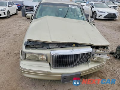 Piąte zdjęcie samochodu w środku: 1997 LINCOLN TOWN CAR SIGNATURE VIN:1LNLM82W0VY726334 - miniatura