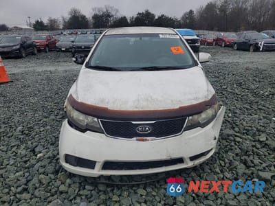 Piąte zdjęcie samochodu w środku: 2010 KIA FORTE EX VIN:KNAFU4A23A5880716 - miniatura