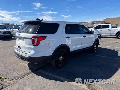 Czwarte zdjęcie samochodu z boku: 2018 FORD EXPLORER POLICE INTERCEPTOR VIN:1FM5K8ARXJGA89902 - miniatura