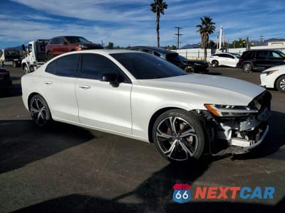 Czwarte zdjęcie samochodu z boku: 2024 VOLVO S60 ULTIMATE VIN:7JRL12TM6RG305545 - miniatura