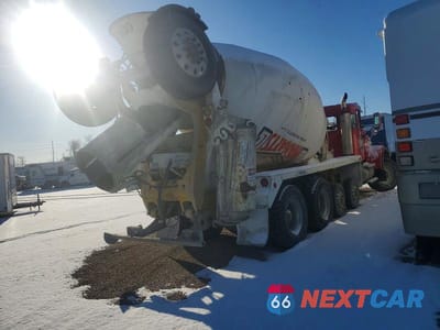 Czwarte zdjęcie samochodu z boku: 2007 KENWORTH W900 READY MIX TRUCK VIN:1NKWL00X97J171900 - miniatura