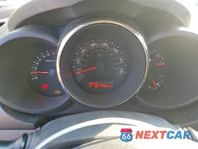 Zdjęcie 9 z 11 samochodu: 2011 KIA SOUL + VIN:KNDJT2A29B7331662 - miniatura