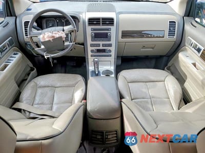 Zdjęcie 8 z 14 samochodu: 2010 LINCOLN MKX VIN:2LMDJ6JCXABJ09334 - miniatura