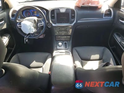 Zdjęcie 8 z 12 samochodu: 2021 CHRYSLER 300 TOURING VIN:2C3CCAAG7MH609310 - miniatura