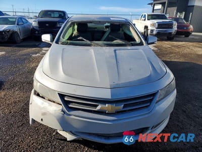 Piąte zdjęcie samochodu w środku: 2018 CHEVROLET IMPALA LT VIN:2G1105SAXJ9159034 - miniatura