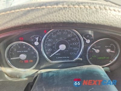 Zdjęcie 9 z 13 samochodu: 2006 LINCOLN TOWNHOUSE MARK LT VIN:5LTPW18536FJ13057 - miniatura