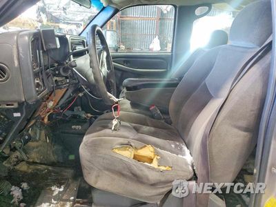 Zdjęcie 7 z 12 samochodu: 2004 GMC NEW SIERRA K3500 VIN:1GDJK33G24F250007 - miniatura