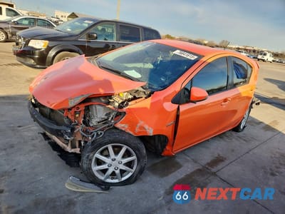 2013 TOYOTA PRIUS C JTDKDTB37D1034863 - główne zdjęcie licytacji z USA - miniatura
