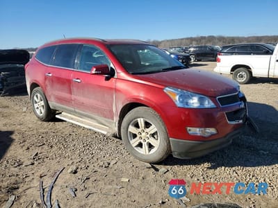 Czwarte zdjęcie samochodu z boku: 2012 CHEVROLET TRAVERSE LT VIN:1GNKRGED5CJ307043 - miniatura