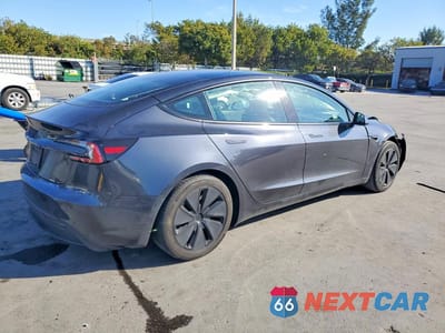 Trzecie zdjęcie samochodu z tyłu: 2024 TESLA MODEL 3 VIN:5YJ3E1EA7RF732341 - miniatura