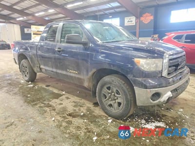 Czwarte zdjęcie samochodu z boku: 2011 TOYOTA TUNDRA GRADE VIN:5TFUM5F19BX020437 - miniatura