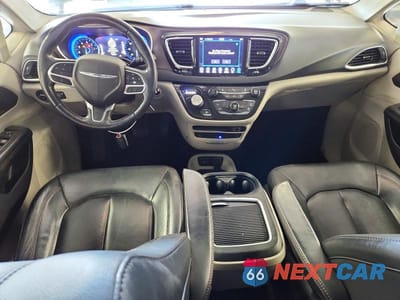 Zdjęcie 8 z 14 samochodu: 2019 CHRYSLER PACIFICA TOURING L PLUS VIN:2C4RC1EG4KR629652 - miniatura