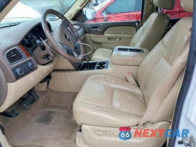 Zdjęcie 7 z 13 samochodu: 2010 GMC YUKON XL K1500 SLT VIN:1GKUKKE34AR245508 - miniatura