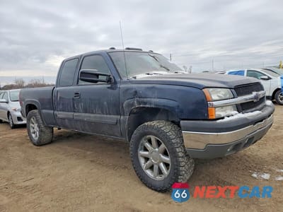 Czwarte zdjęcie samochodu z boku: 2005 CHEVROLET SILVERADO K1500 VIN:1GCEK19B35Z334682 - miniatura