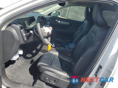 Zdjęcie 7 z 13 samochodu: 2023 VOLVO XC40 ULTIMATE VIN:YV4L12UA2P2065372 - miniatura