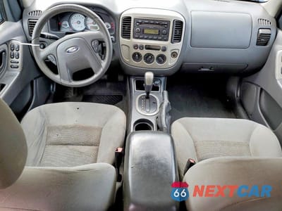 Zdjęcie 8 z 11 samochodu: 2005 FORD ESCAPE XLT VIN:1FMYU03195KE23257 - miniatura