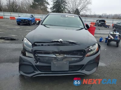 Piąte zdjęcie samochodu w środku: 2016 MERCEDES-BENZ C 300 4MATIC VIN:55SWF4KB0GU146505 - miniatura
