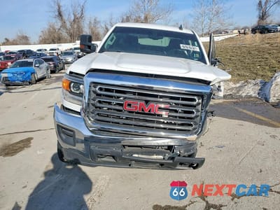 Piąte zdjęcie samochodu w środku: 2017 GMC SIERRA K2500 SLE VIN:1GT12SEG6HF136383 - miniatura