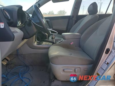 Zdjęcie 7 z 14 samochodu: 2006 TOYOTA RAV4 LIMITED VIN:JTMBD31V066003995 - miniatura