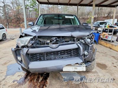 Piąte zdjęcie samochodu w środku: 2018 TOYOTA 4RUNNER SR5 VIN:JTEZU5JR0J5167125 - miniatura