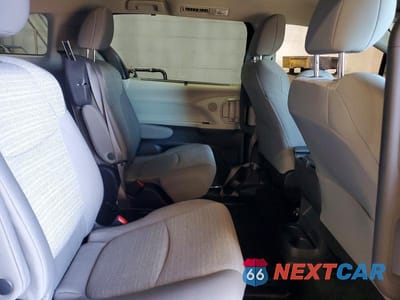 Zdjęcie 11 z 14 samochodu: 2023 TOYOTA SIENNA LE VIN:5TDKSKFC8PS074547 - miniatura