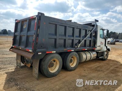 Czwarte zdjęcie samochodu z boku: 2012 VOLVO VNL DUMP TRUCK VIN:4V4NC9EJ8CN545233 - miniatura