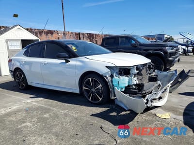 Czwarte zdjęcie samochodu z boku: 2019 TOYOTA CAMRY XSE VIN:4T1B61HK4KU276997 - miniatura