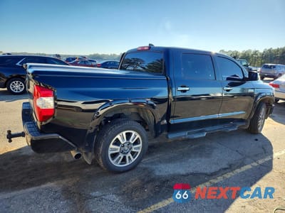 Trzecie zdjęcie samochodu z tyłu: 2020 TOYOTA TUNDRA PLATINUM VIN:5TFAY5F12LX927975 - miniatura