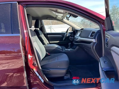 Zdjęcie 7 z 10 samochodu: 2019 TOYOTA HIGHLANDER LE VIN:5TDBZRFHXKS970955 - miniatura