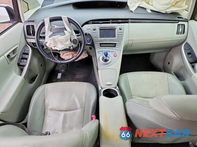 Zdjęcie 8 z 12 samochodu: 2012 TOYOTA PRIUS FOUR VIN:JTDKN3DU1C1583220 - miniatura