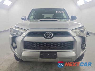 Piąte zdjęcie samochodu w środku: 2018 TOYOTA 4RUNNER TRD OFF-ROAD VIN:JTEBU5JR1J5596209 - miniatura