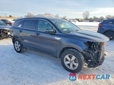 Czwarte zdjęcie samochodu z boku: 2022 KIA SORENTO LX VIN:5XYRGDLC6NG081927 - miniatura