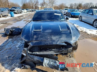 Piąte zdjęcie samochodu w środku: 2018 FORD MUSTANG VIN:1FA6P8TH0J5112460 - miniatura