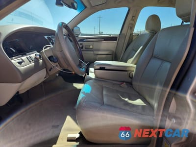 Zdjęcie 7 z 12 samochodu: 2008 LINCOLN TOWN CAR SIGNATURE LIMITED VIN:2LNHM82V58X657254 - miniatura