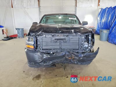 Piąte zdjęcie samochodu w środku: 2018 CHEVROLET SILVERADO K1500 VIN:1GCVKNEC1JZ376204 - miniatura