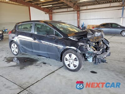 Czwarte zdjęcie samochodu z boku: 2016 KIA FORTE5 LX VIN:KNAFK5A82G5636967 - miniatura